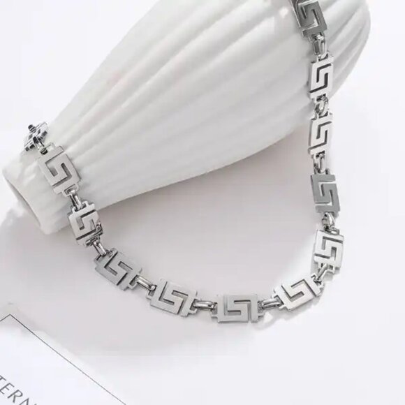 Great Wall Pattern Necklace - Picture 1 of 4